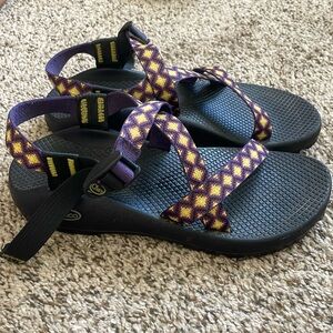 Women’s Chaco classic size 9
